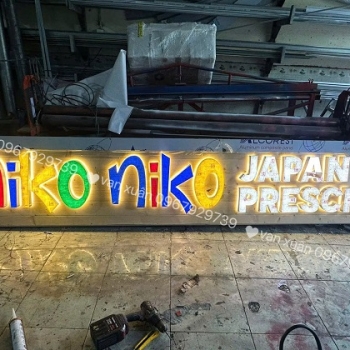THI CÔNG BẢNG HIỆU GỖ CHỮ NỔI SÁNG ĐÈN BỀN ĐẸP