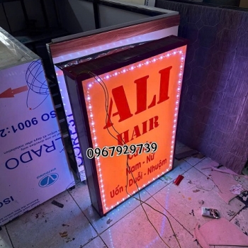 HỘP ĐÈN LED CHẠY VIỀN NỔI BẬT THU HÚT NGƯỜI NHÌN