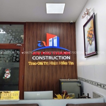 THI CÔNG BẢNG HIỆU QUẦY LỄ TÂN DOANH NGHIỆP BỀN ĐẸP